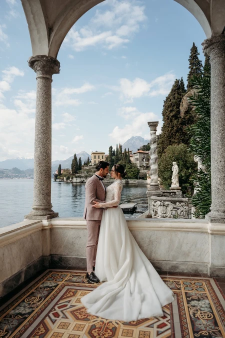 Braut und Bräutigam in der Villa Monastero am Comer See